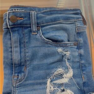 American Eagle Highwaisted Jean Shorts Ripped, Blue